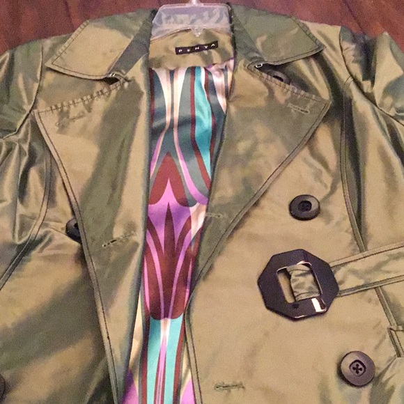 PENTA Green Silkish Jacket with Sleeveless Blouse - Picture 3 of 8